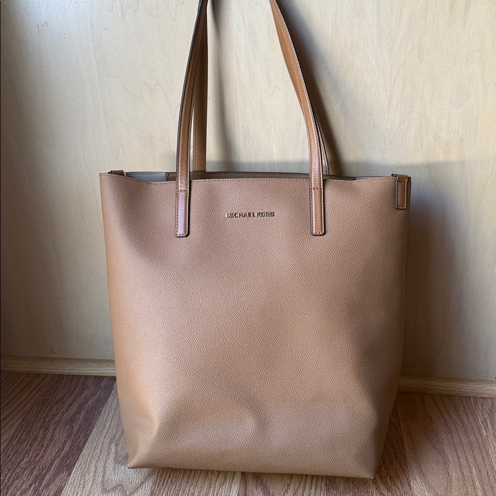 Michael Kors Hayley Large Leather Tote Bag - Picture 2 of 8